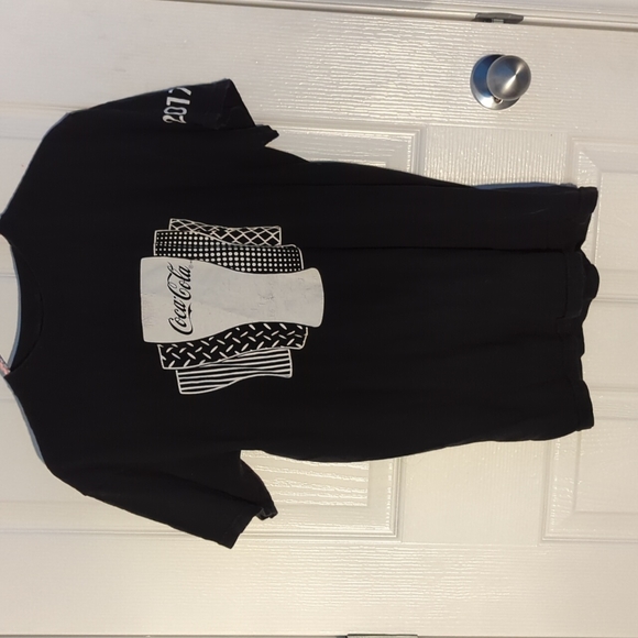 2017 Coca-Cola Shirt - Picture 1 of 4